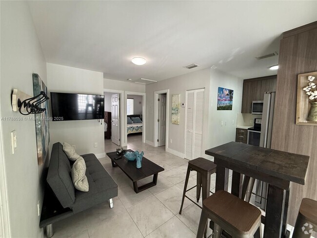 Building Photo - 842 SW 14th Ave Unit 6 Rental