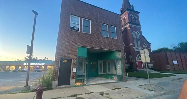 Building Photo - 7936 Ogden Ave Unit 1R