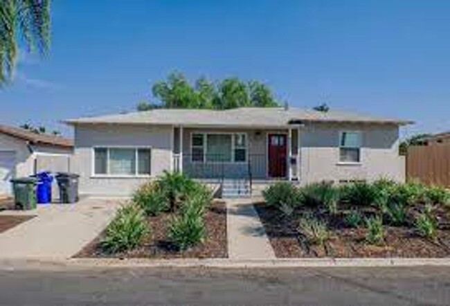 $3,300 - 3 Bed / 1 Bath Home in La Mesa - $3,300 - 3 Bed / 1 Bath Home in La Mesa