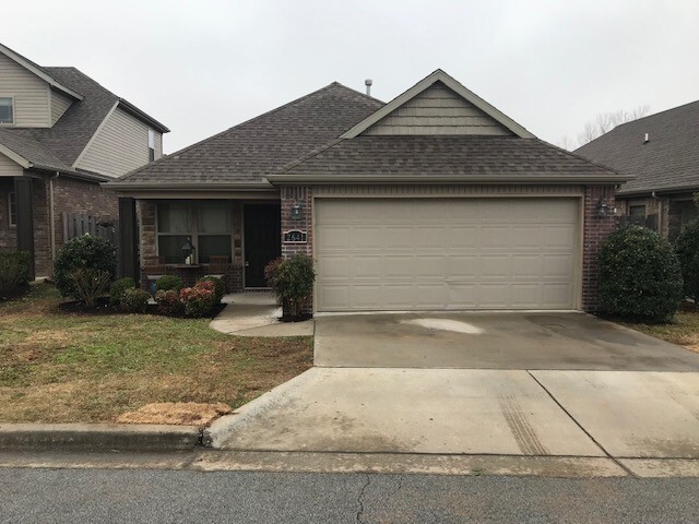 Building Photo - Adorable 3 Bedroom w/ Excellent Location!