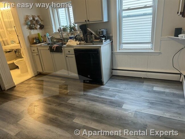 Building Photo - 103 Arlington St Unit #2