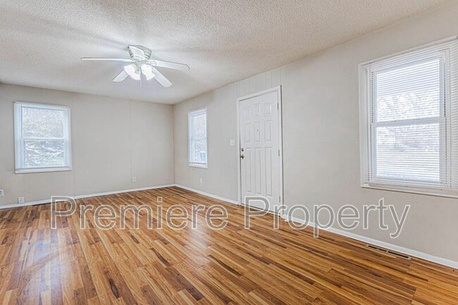 Photo - 7111 NE 52nd St