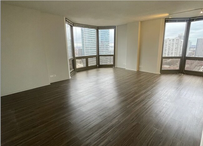 Building Photo - 1122 N Dearborn St Unit 1