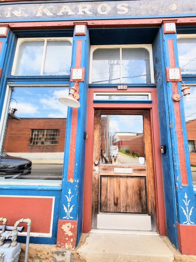 Photo - 158 48th St