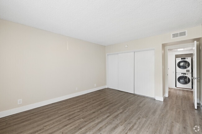 1BR, 1BA - 825SF - Bedroom