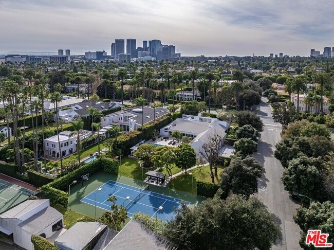 624 N Beverly Dr