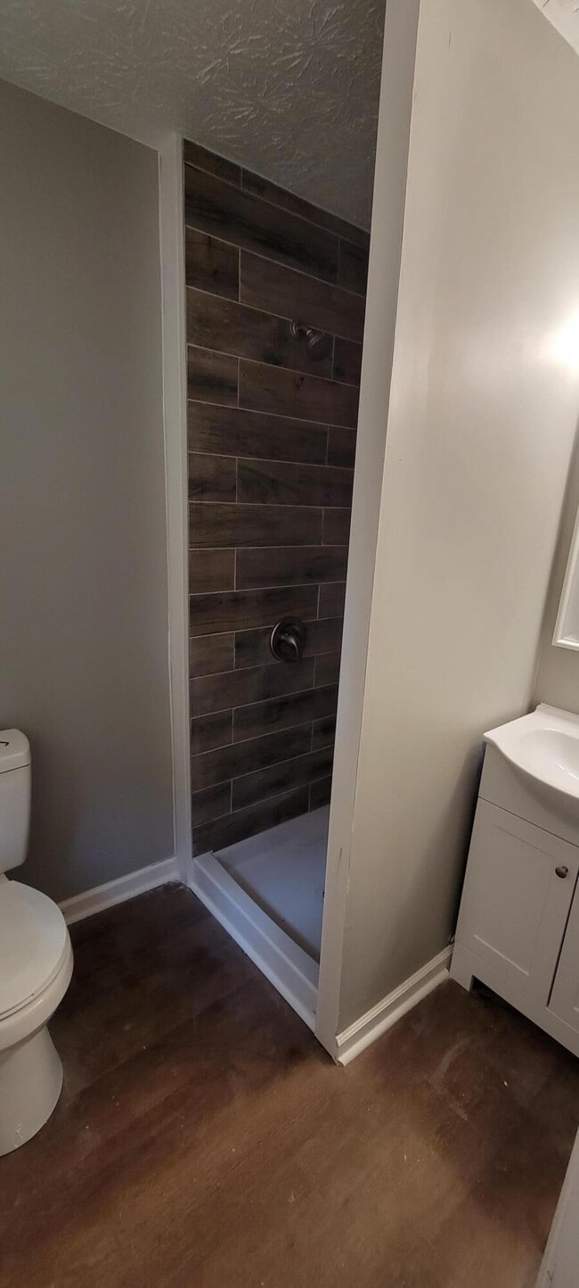 Photo - 909 Gregory Way