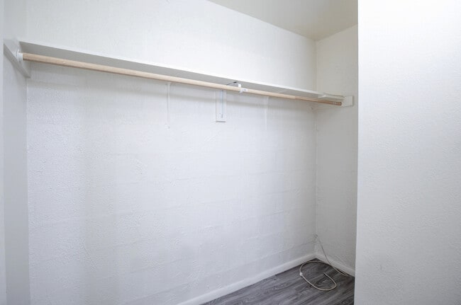 Closet - Lateral 14 Apartments