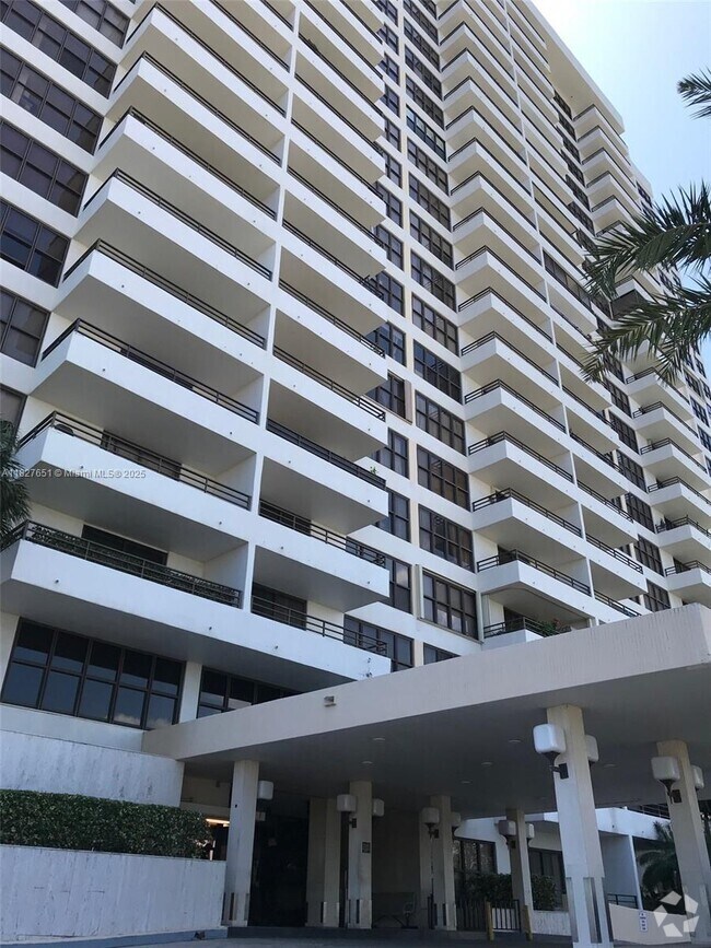 Building Photo - 2500 Parkview Dr Unit 1210 Rental