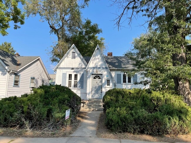 Building Photo - DU HOUSE FOR RENT