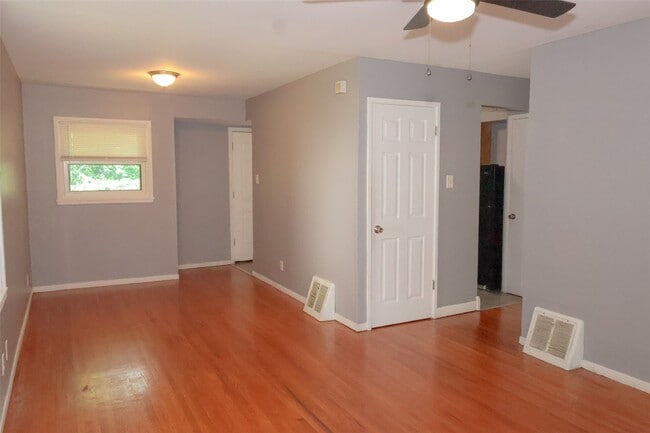 Photo - 417 Crawford Rd