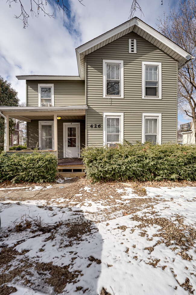 Building Photo - 426 N Lake St Unit 2