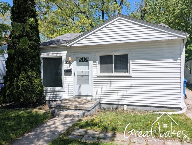 Building Photo - Stunning 2 Bedroom 1 Bathroom now availabl... Rental