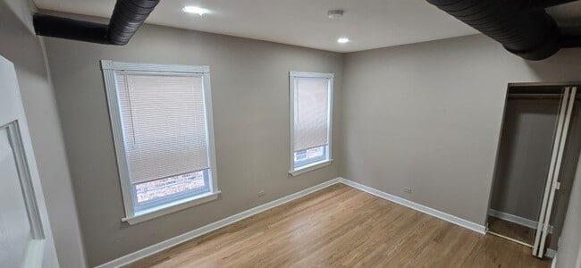Photo - 5336 W Foster Ave Unidad Top Floor