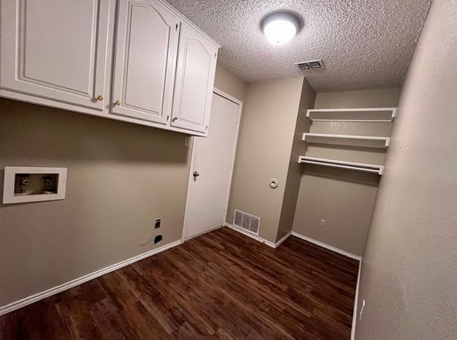 Photo - 5718 88th St