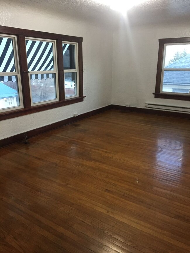 Building Photo - 629 Main Rental