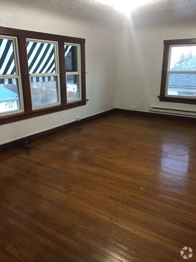Building Photo - 629 Main Rental