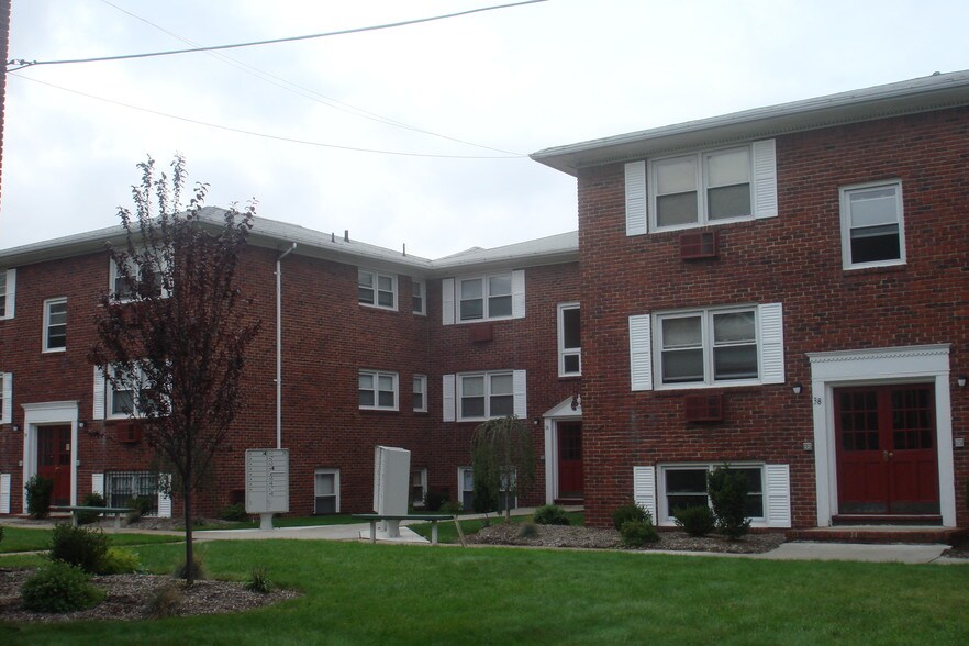 Colonial Village Apartments For Rent in Irvington, NJ