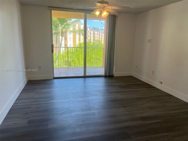Photo - 19701 E Country Club Dr Unidad 5408