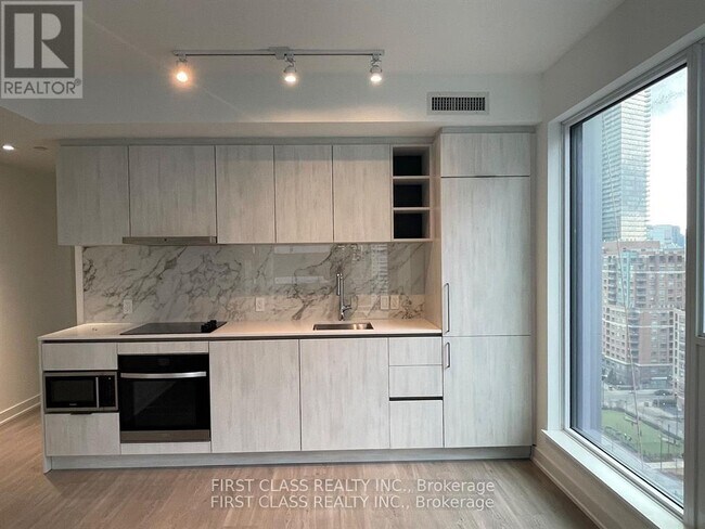 Photo - 8 Wellesley St W Unité 1703