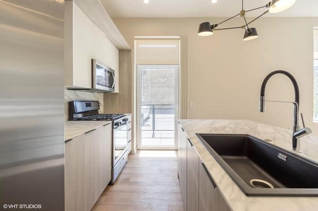 Photo - 3 bedroom in Chicago IL 60641 Unit 303