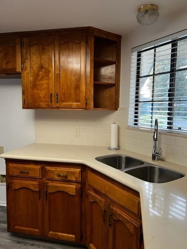 Photo - 600 Tuohy St