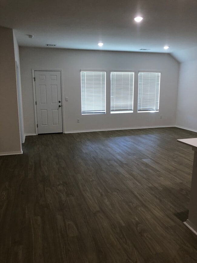 Photo - Rare 4 Bedroom For Rent