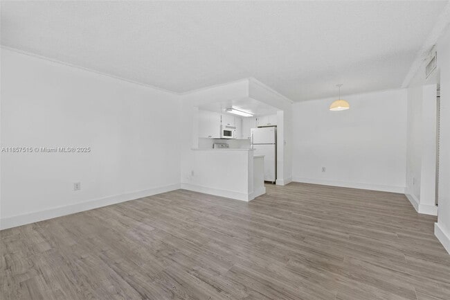 Building Photo - 8615 NW 5th Terrace Unit 14-103