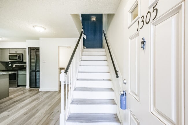 Building Photo - 3100 Jeanetta St Unit 1305