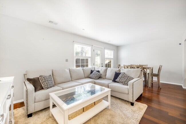 Photo - 8418 Knights Bridge Rd