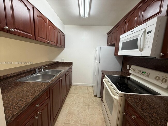 Building Photo - 8100 Geneva Ct Unit 241