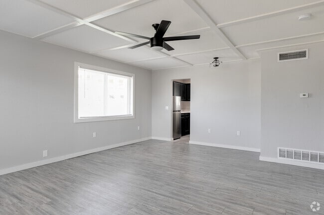 2BR, 1BA - 750SF