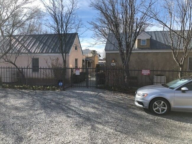 Photo - 718 Mountain Rd NW Unit B