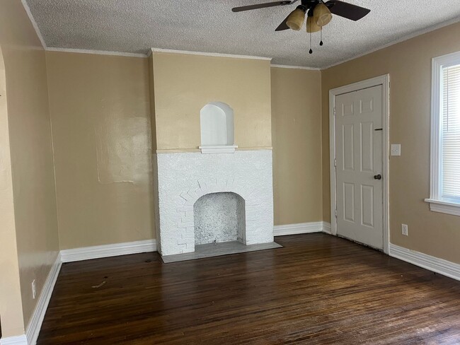 Photo - Charming 1 bed 1 bath 1930's bungalow in Midtown!