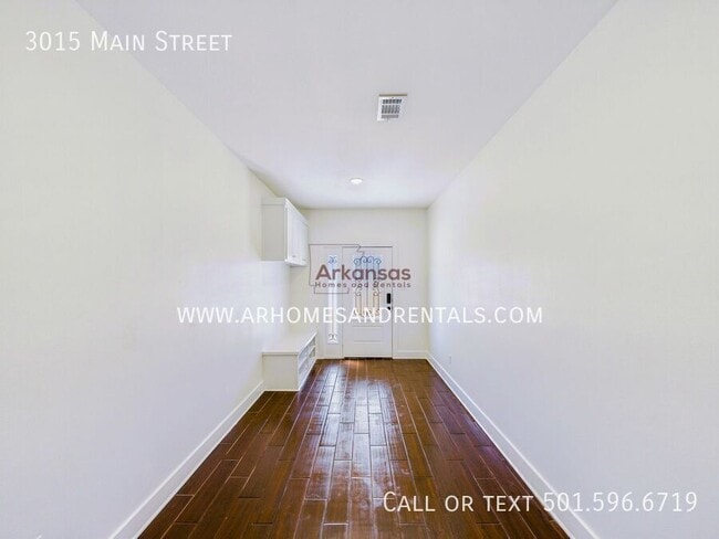 Photo - 3015 Main St