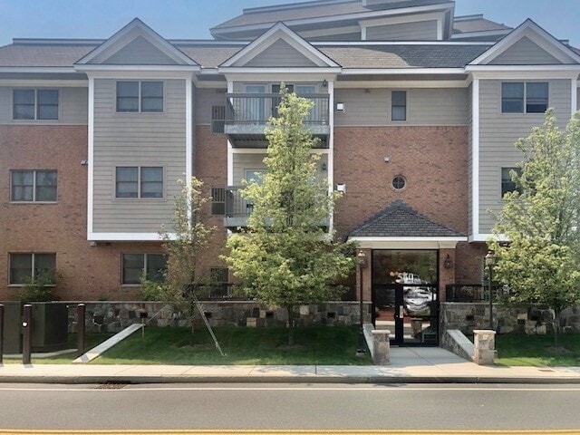 Building Photo - 560 Lebanon St Unit 301 Rental