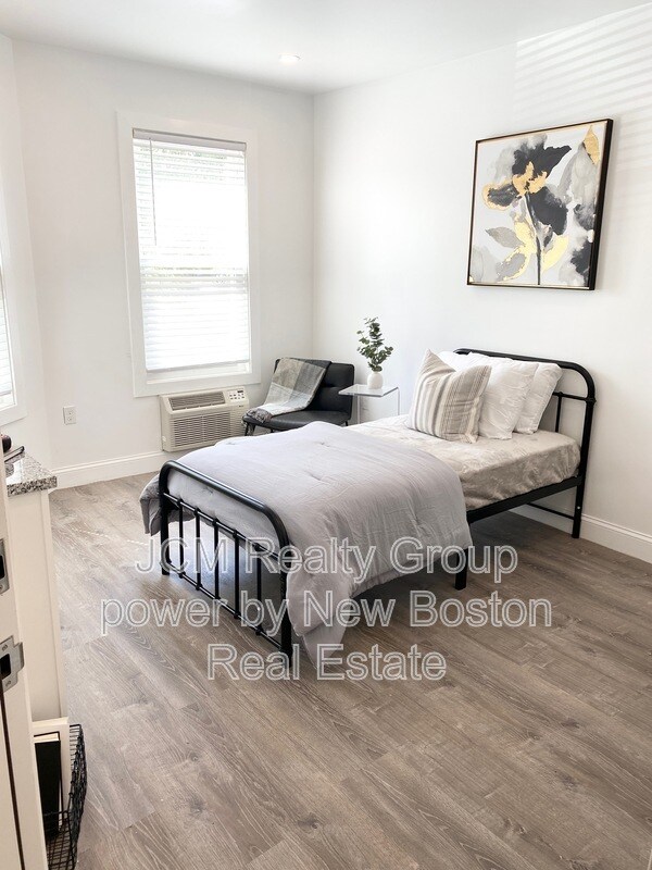 Photo - 69 N Common St Unidad Rooms