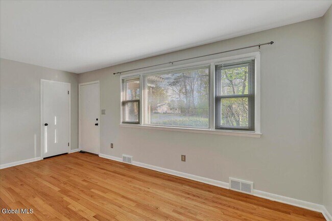 Photo - 1165 Cresse Ave