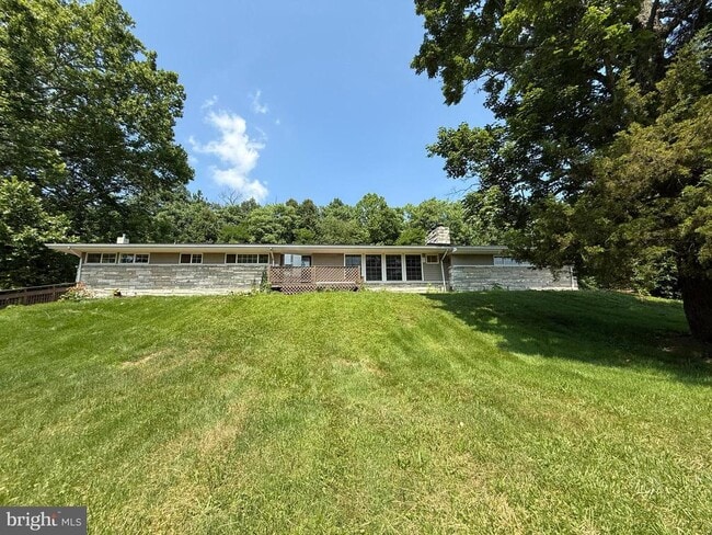 Building Photo - 7697 Hedgesville Rd Rental