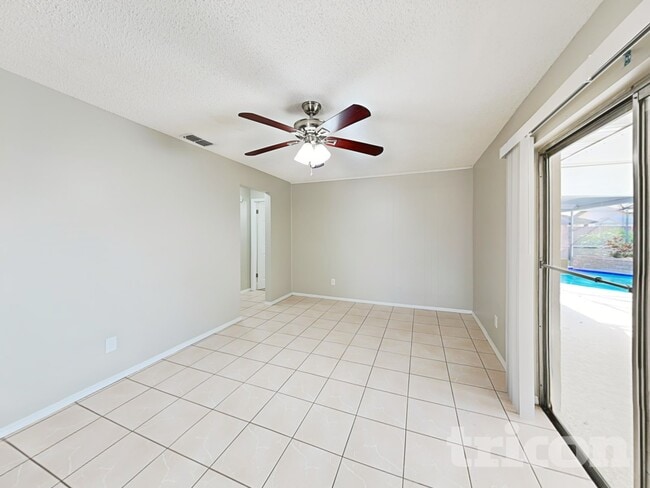 Photo - 107 Cinnamon Dr