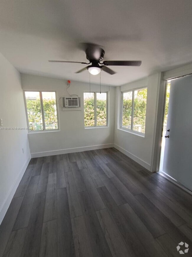 Building Photo - 1857 SW 4th St Unit 3 Rental
