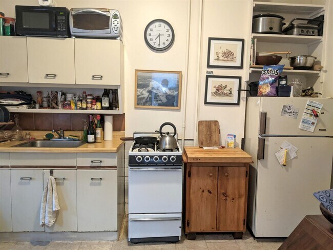 Building Photo - 2 Evergreen Sq Unit 1