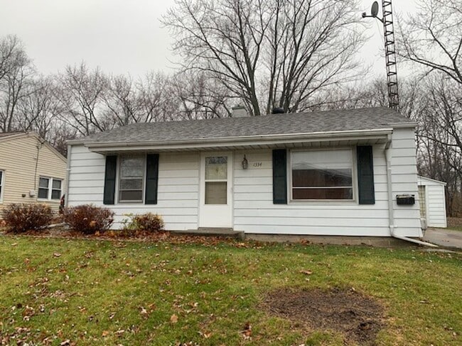 Building Photo - Neat, well maintained 2 BR house in Bloomington