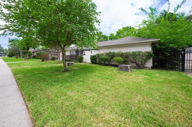 Photo - 7546 Maple Tree Dr
