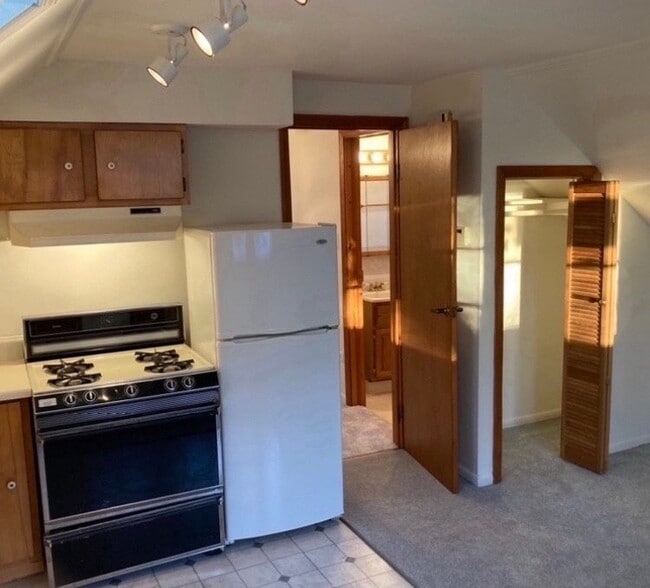 2400 Millbrook Dr Unit 1