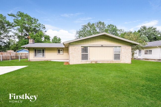 Photo - 304 Pembrook St