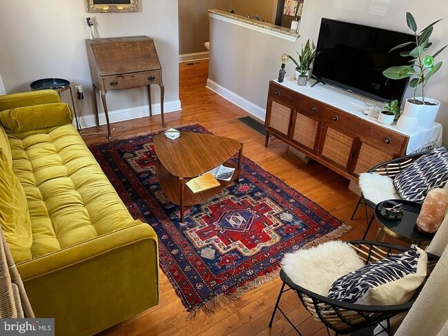 Photo - 2001 Tulip St