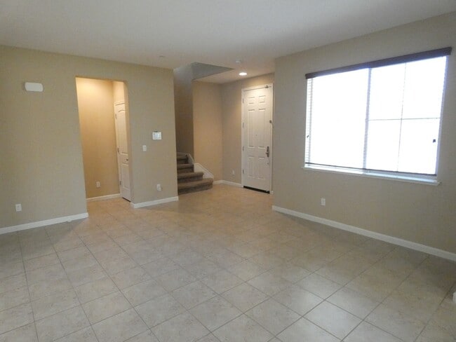 Photo - 4/2.5 N. Vacaville home with solar!