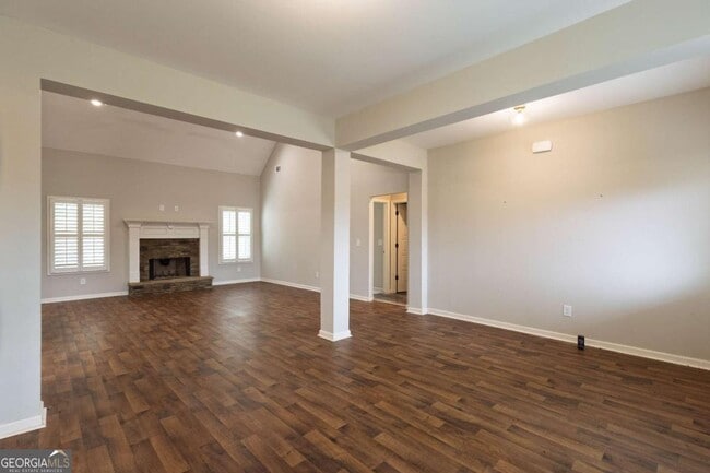 Photo - 214 Oakwood Dr