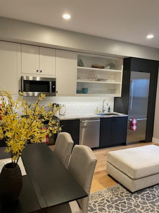 Photo - Upscale Fully and Comfortably Furnished , ... Unidad 408